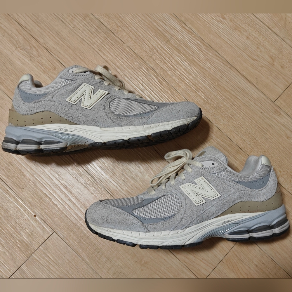 New balance 2002R Rain Cloud Gray M2002RSA size 9.5